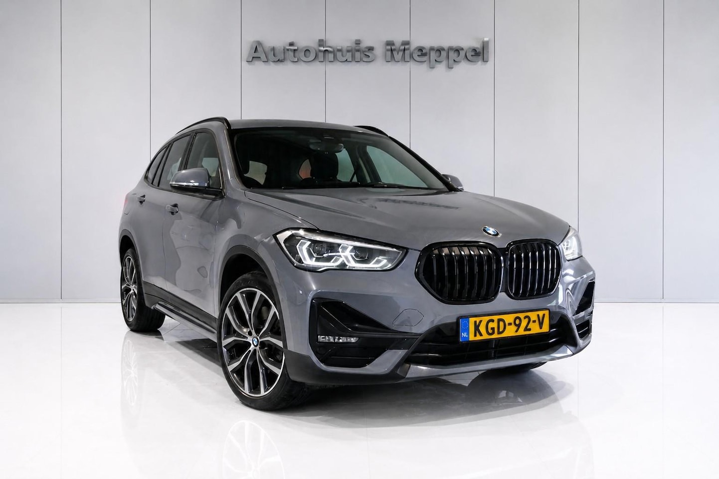 BMW X1 - xDrive20i Sport-Line*LED*Trekhaak*Head-Up*NaviPro*PDC - AutoWereld.nl