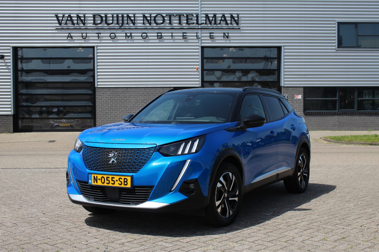 Peugeot e-2008 - EV GT Pack 50 kWh / SOH 92.8 / Carplay / Camera - AutoWereld.nl