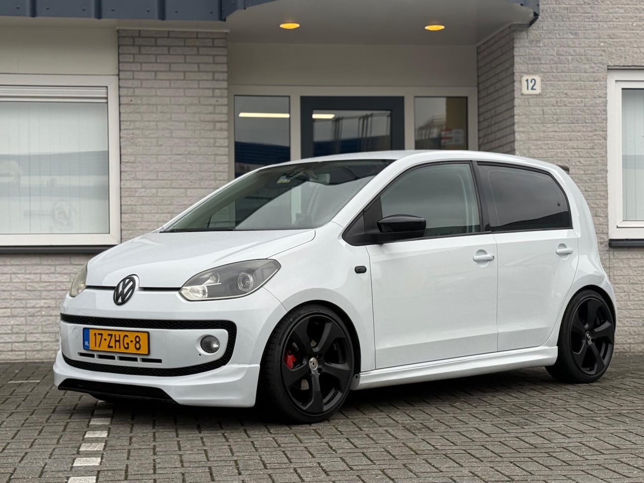 Volkswagen Up! - 1.0 75pk! high up! Airco|Navi| Sportvelgen!!! - AutoWereld.nl