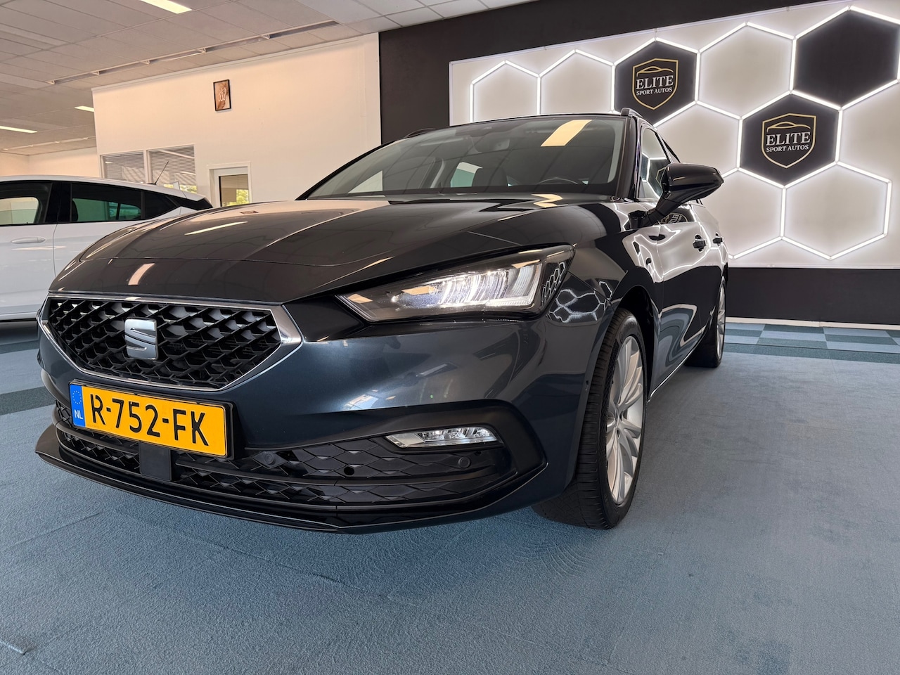 SEAT Leon Sportstourer - 1.0 TSI Style Business Intense 1.0 TSI Style Business Intense - AutoWereld.nl