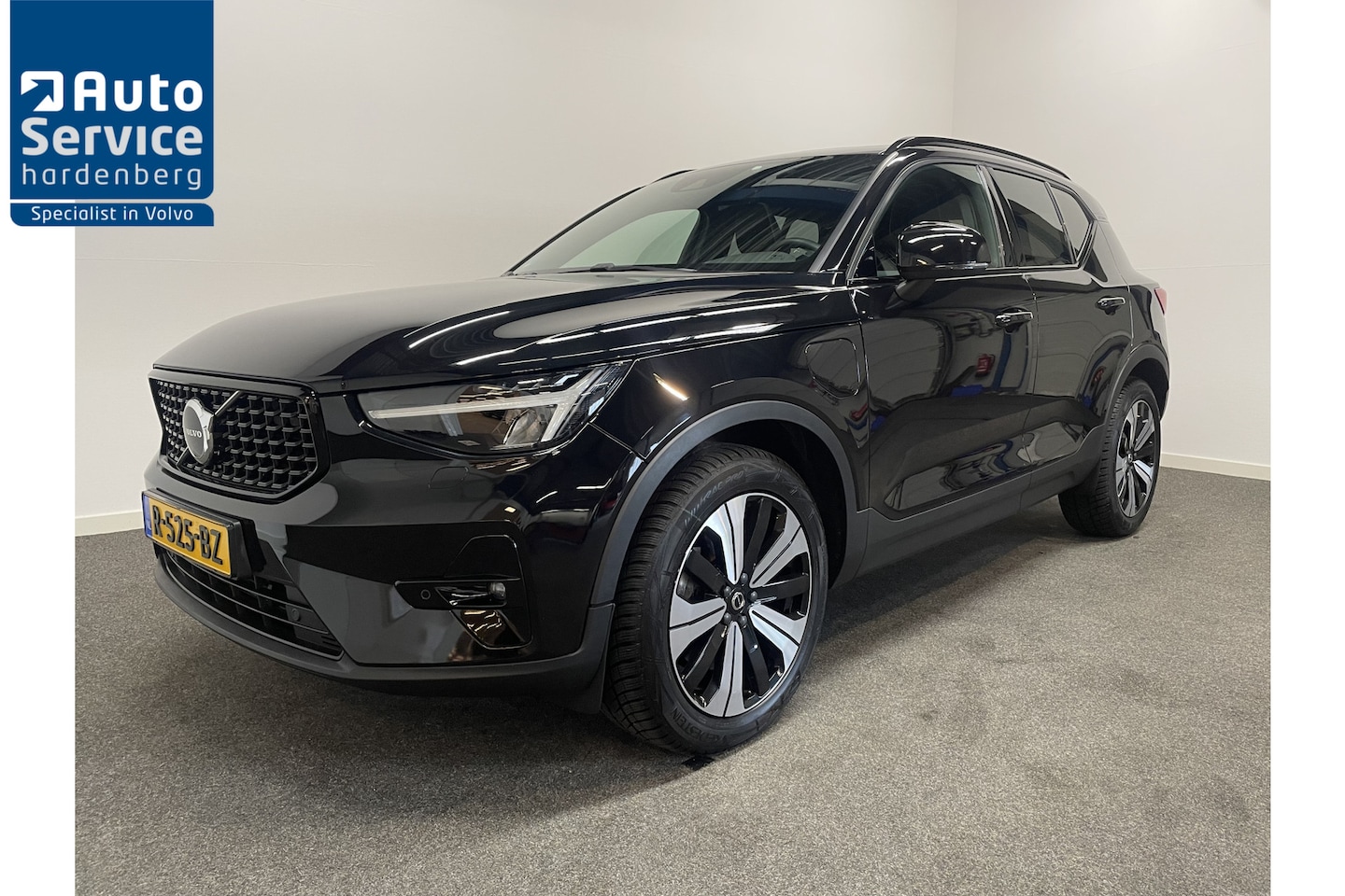 Volvo XC40 - 1.5 T4 Plug-in hybrid Ultimate Dark Trekhaak 1500kg/ Pano/ Adapt. Cruise/ Stoel en stuurve - AutoWereld.nl