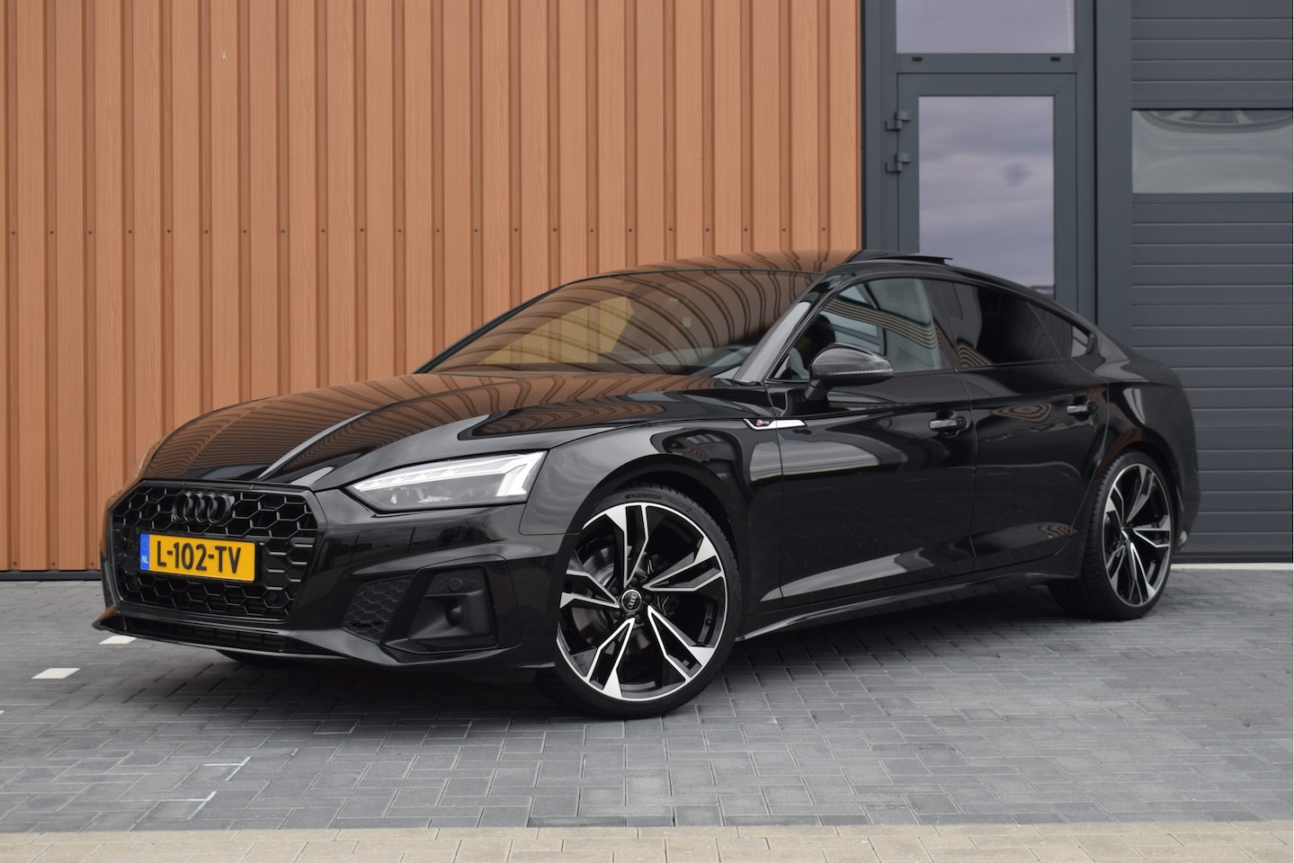 Audi A5 Sportback - 35 TFSI S-edition Competition | Panoramadak - AutoWereld.nl