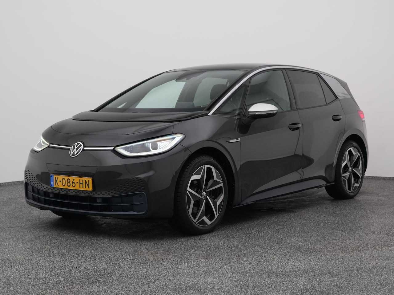 Volkswagen ID.3 - First Plus 58 kWh | CAMERA | ADAPTIVE | STOEL- EN STUURVERW. - AutoWereld.nl