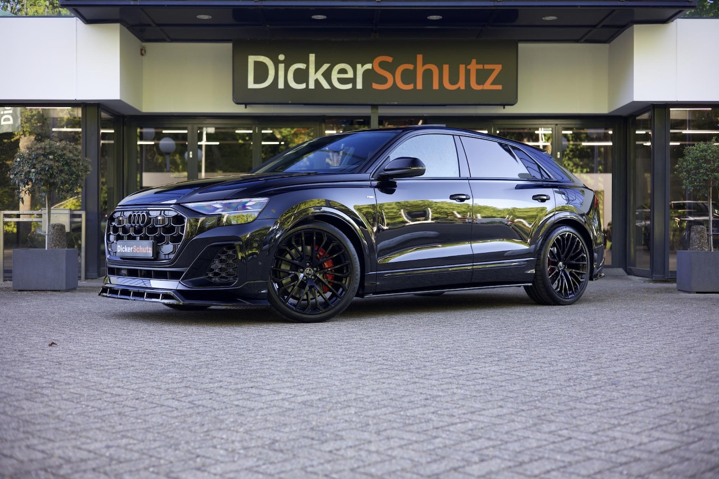 Audi Q8 - 60 TFSIe Competition Bodykit | Vierwielb. | Massage | Carbon | Pano | Trekhaak - AutoWereld.nl