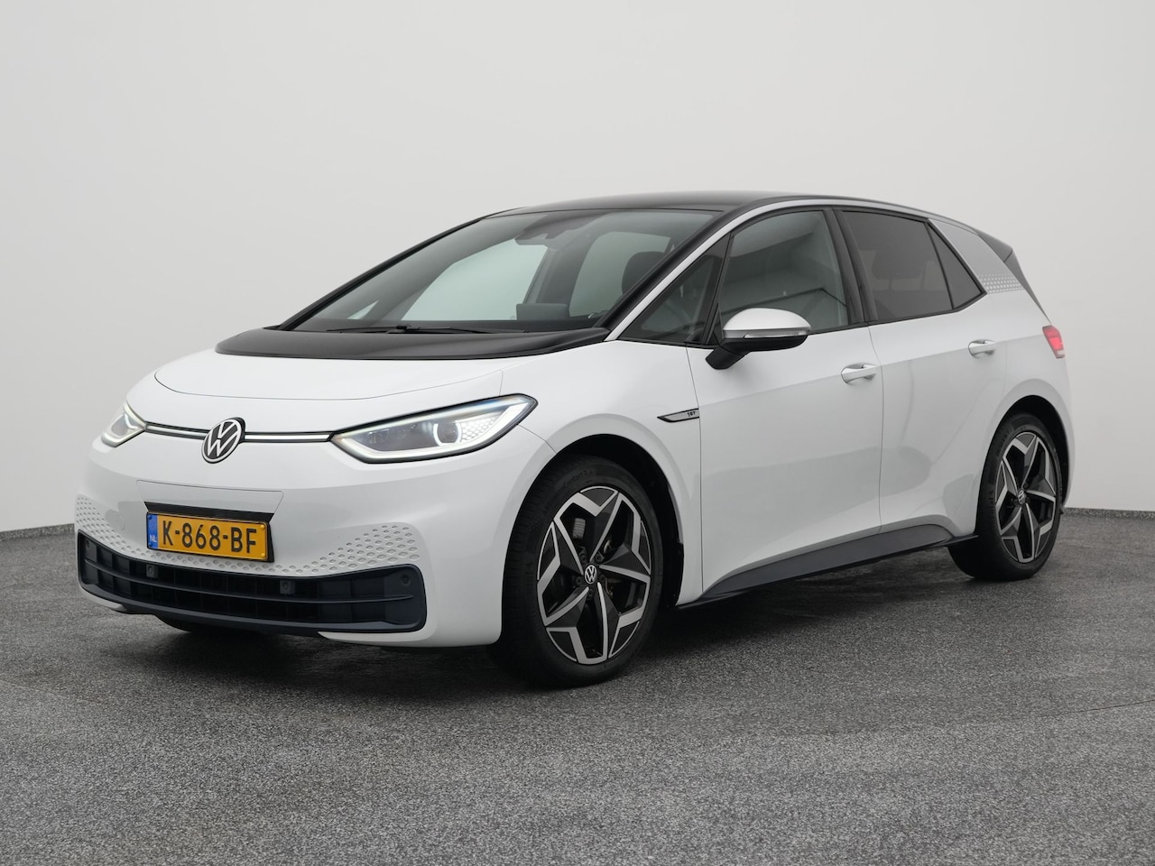 Volkswagen ID.3 - First Plus 58 kWh | CAMERA | ADAPTIVE | STOEL- EN STUURVERW. - AutoWereld.nl