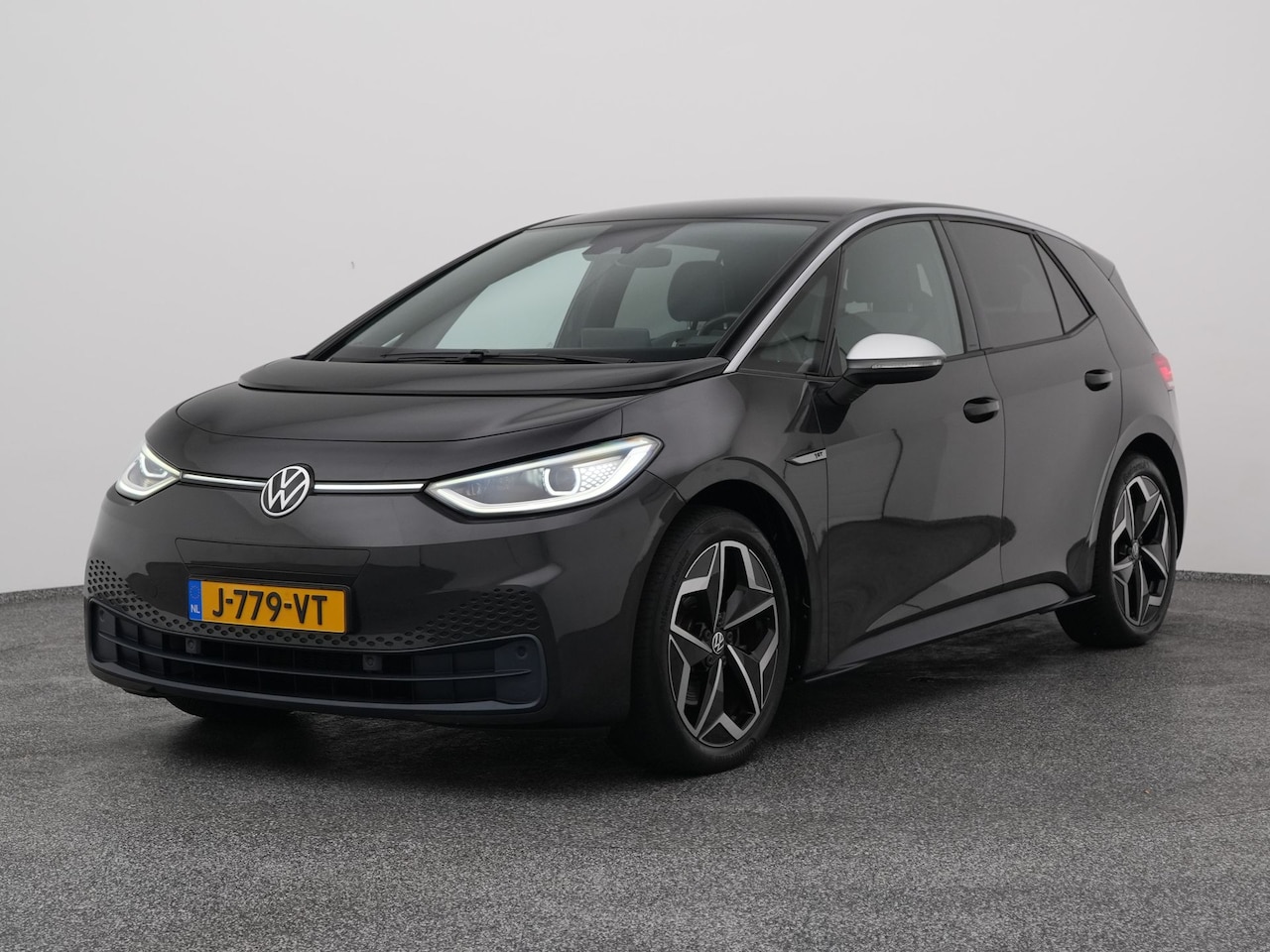 Volkswagen ID.3 - First Plus 58 kWh | CAMERA | ADAPTIVE | STOEL- EN STUURVERW. | TREKHAAK - AutoWereld.nl