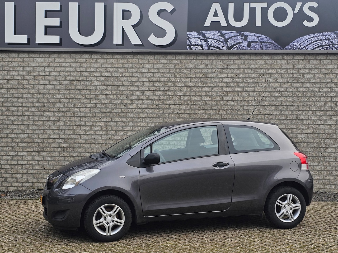 Toyota Yaris - 1.0 VVTi Airco/Trekhaak - AutoWereld.nl