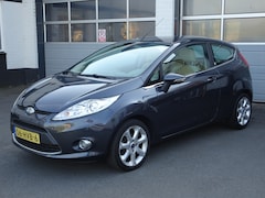 Ford Fiesta - 1.4 Ghia Automatische airco, licht metalen velgen, cruise controle, parkeersensoren, enz