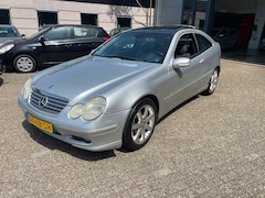 Mercedes-Benz C-klasse Sportcoupé - 200 K. Zeer nette auto