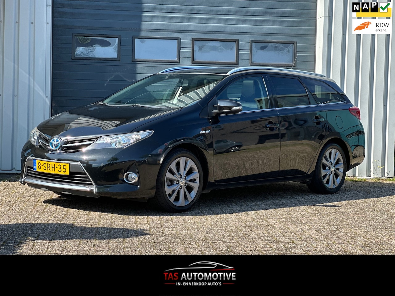 Toyota Auris Touring Sports - 1.8 Hybrid Lease PANO/LEER/NAVI - AutoWereld.nl