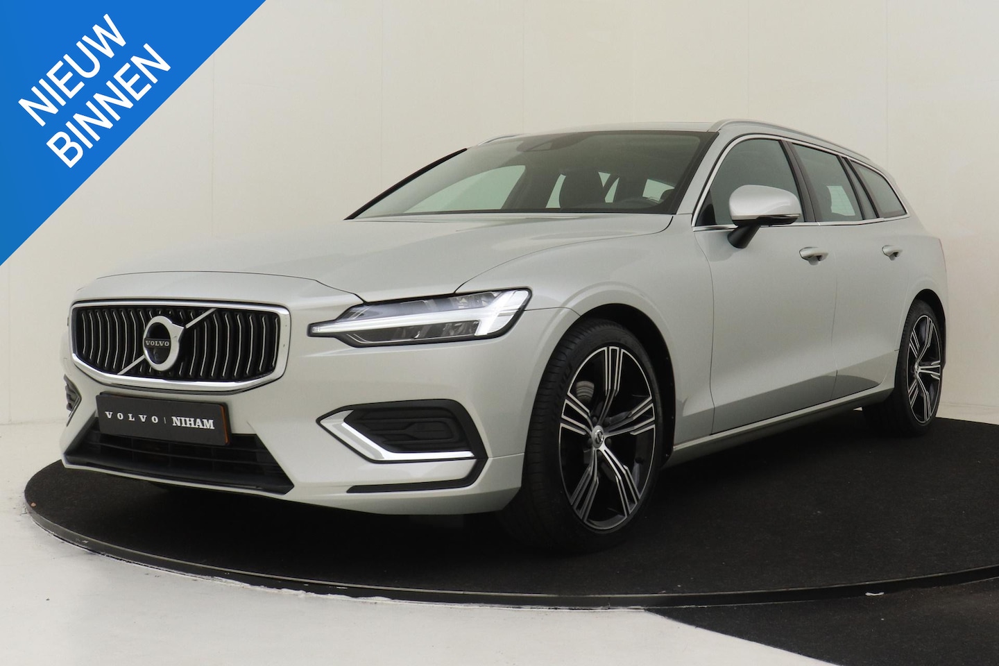 Volvo V60 - B3 (M-HYBRID) INSCRIPTION -PANO.DAK|HARMAN/KARDON|360°CAM|HEAD-UP DISP.|POWER-SEAT|ADAP.CR - AutoWereld.nl