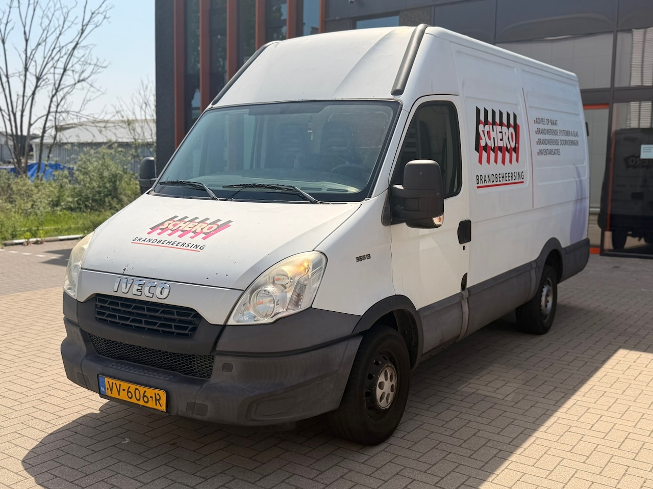 Iveco Daily - 35 S 13V 330 H2 35S13V 330 H2 - AutoWereld.nl