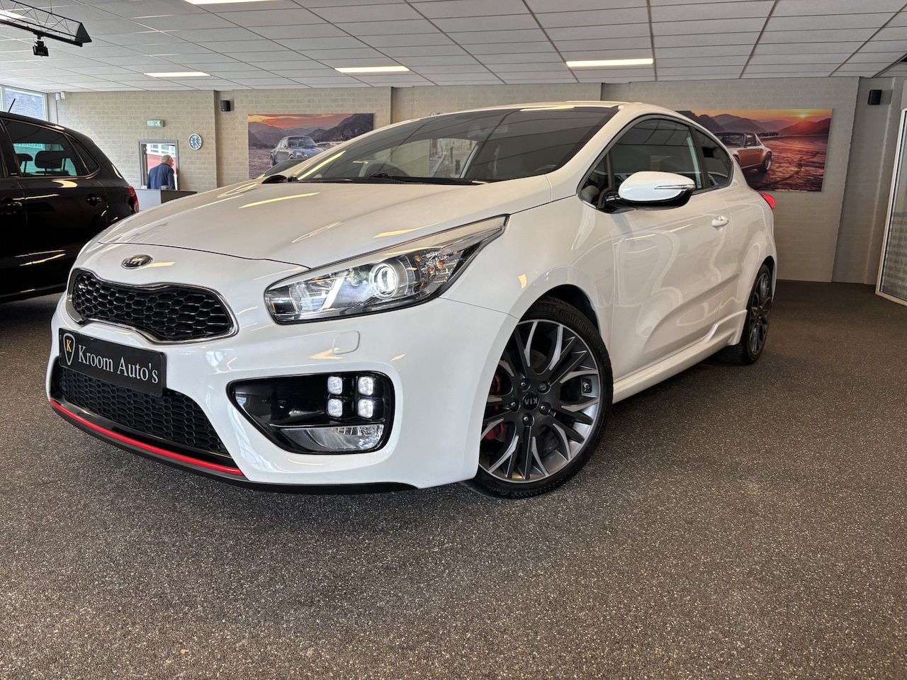 Kia Pro cee'd - 1.6 GT NL auto, Navigatie, 204 PK, camera - AutoWereld.nl