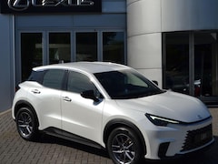 Lexus LBX - 2WD STOELVERW STUURVERW PARK-SENSOR BLIND-SPOT CARPLAY LENDESTEUN
