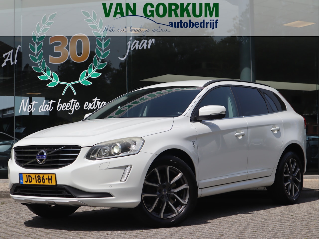 Volvo XC60 - 2.0 D4 FWD Summum Navi / Trekh / Elekramen / Memory Stoel / Climate Volledig onderhouden / - AutoWereld.nl