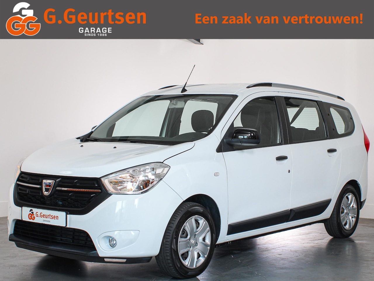 Dacia Lodgy - 1.3 TCe Comfort 7-Persoons Cruise Control, Navigatie, Bluetooth, Camera - AutoWereld.nl