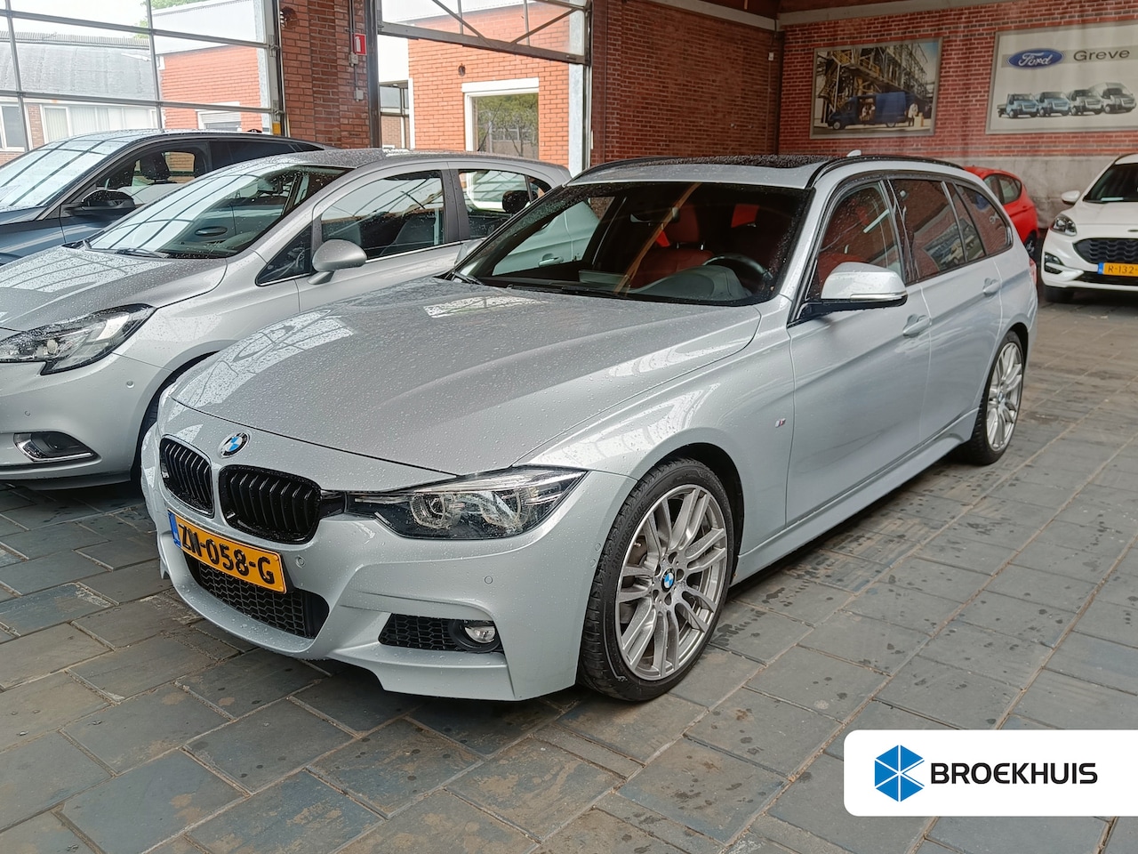 BMW 3-serie Touring - 318i M Sport Corporate Lease {uitgelichte-opties} - AutoWereld.nl