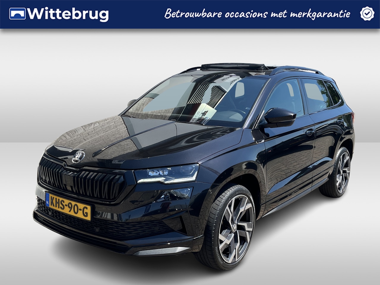 Skoda Karoq - 1.5 TSI ACT Sportline / AUTOMAAT/ PANO/ TREKHAAK/ DCC/ STUUR+STOELVERWARM./ ACC/ PARK.SENS - AutoWereld.nl