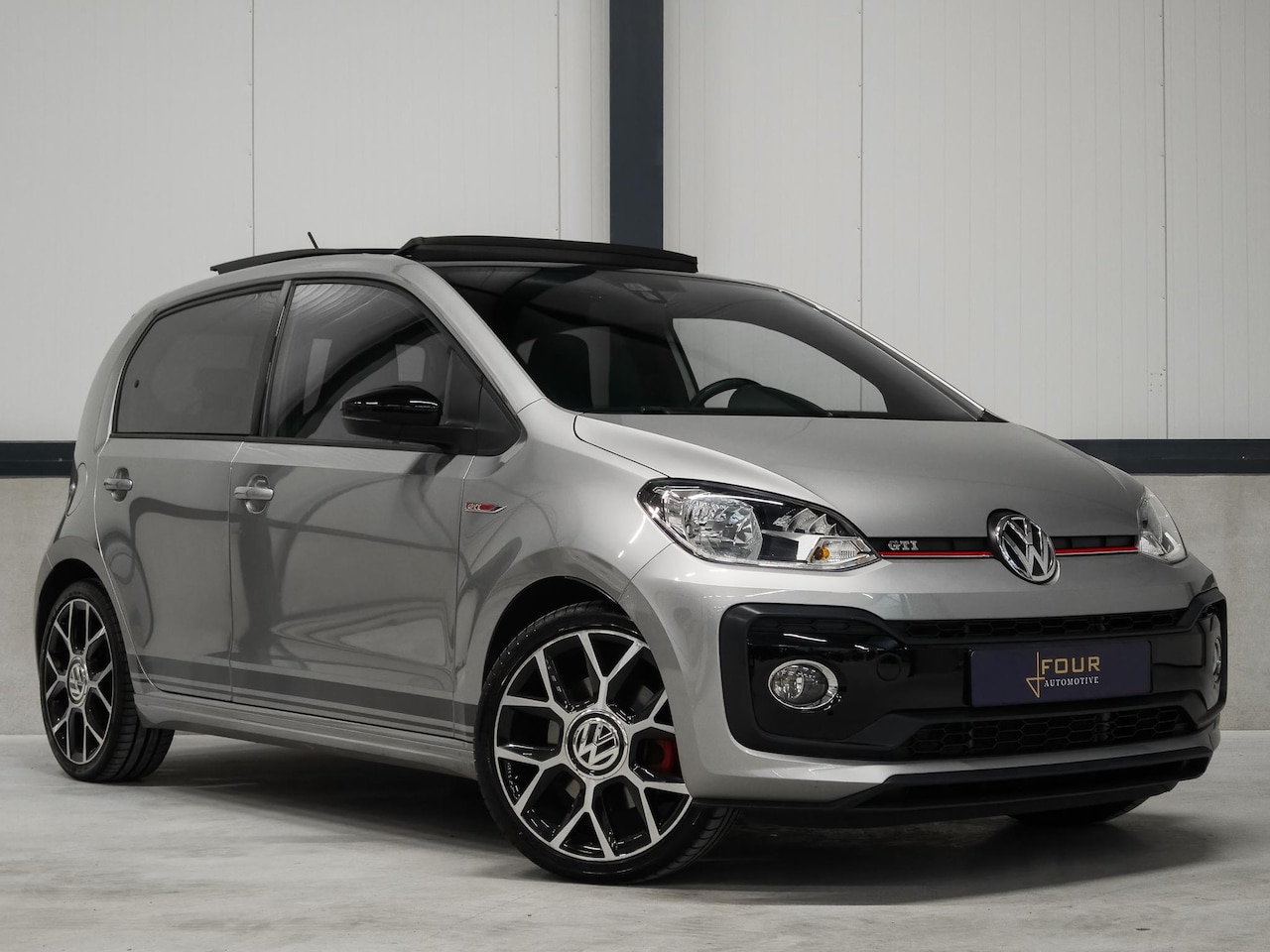 Volkswagen Up! - 1.0 TSI GTI | 140pk | Fox Dual Pipe | Panoramadak | 17" | - AutoWereld.nl