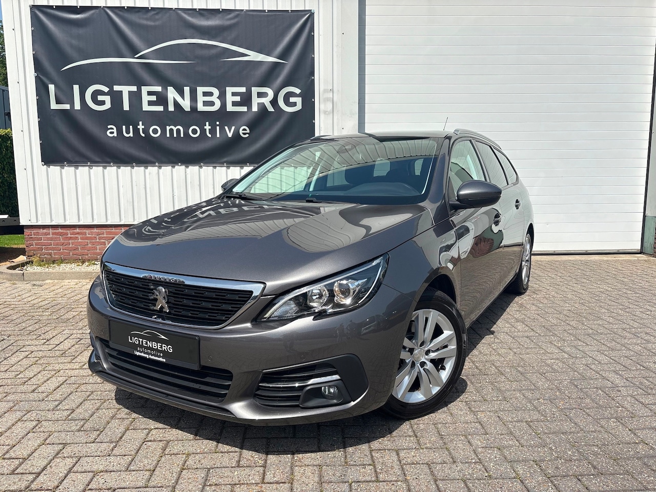 Peugeot 308 SW - 1.2PureTech Blue Lease Executive PANO/CARPLAY - AutoWereld.nl