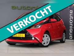 Toyota Aygo - 1.0 VVT-i x-play airco/cruise/Bluetooth/camera