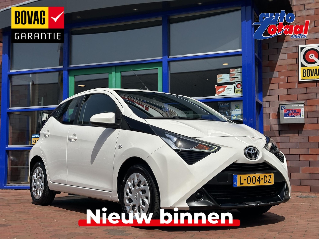 Toyota Aygo - 1.0 VVT-i x-play limited | Airco | Camera | AppleCarplay/Android Auto - AutoWereld.nl