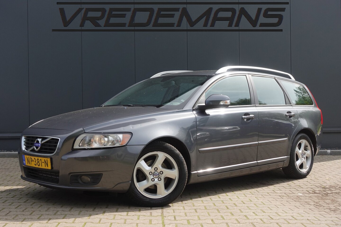 Volvo V50 - 1.6 D2 S/S R-Design Pro Edition 1.6 D2 S/S R-Design Pro Edition - AutoWereld.nl