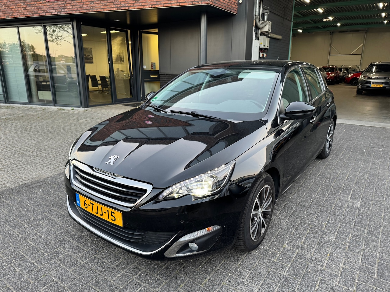 Peugeot 308 - 1.6 THP Première XENON LED PANO CRUISE KEYLESS ORIG NL NAP - AutoWereld.nl