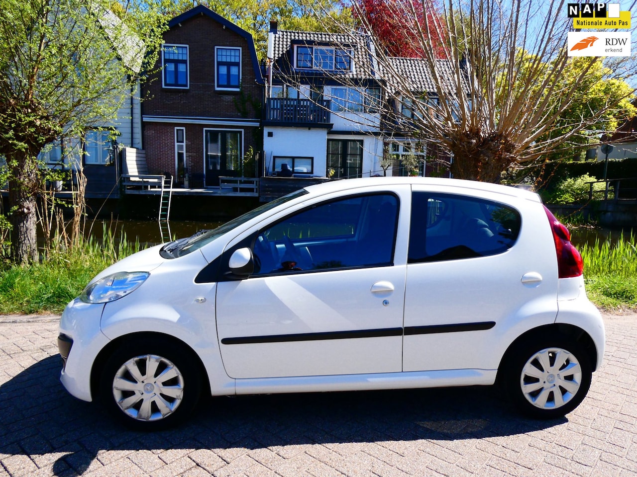Peugeot 107 - 1.0 Active Automaat 5-deurs Airco LED Historie Zuinig - AutoWereld.nl