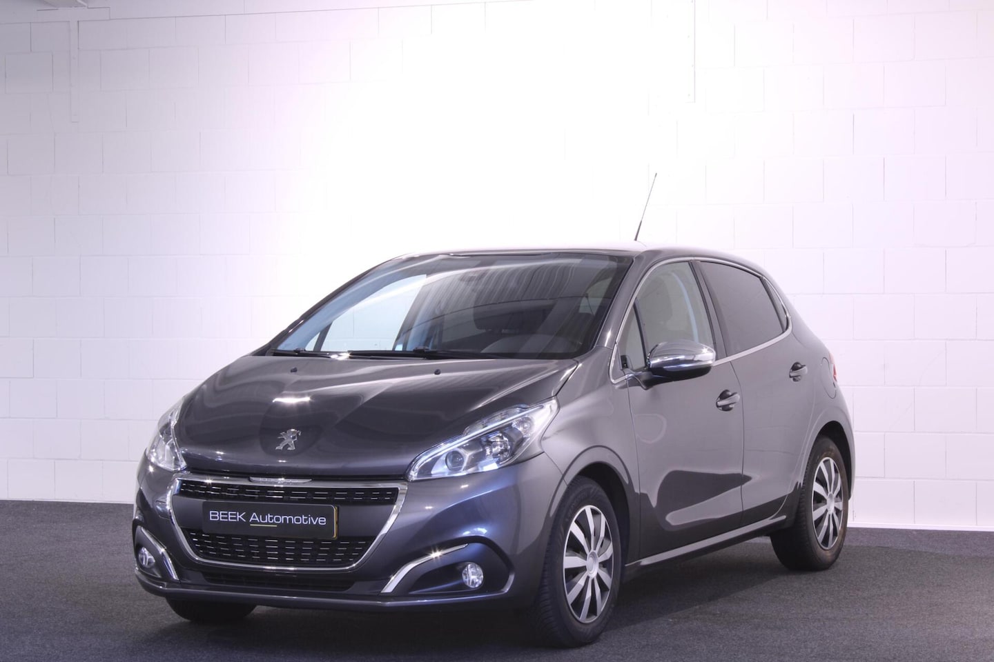 Peugeot 208 - 1.2 PureTech Allure | PDC | Apple CarPlay | - AutoWereld.nl