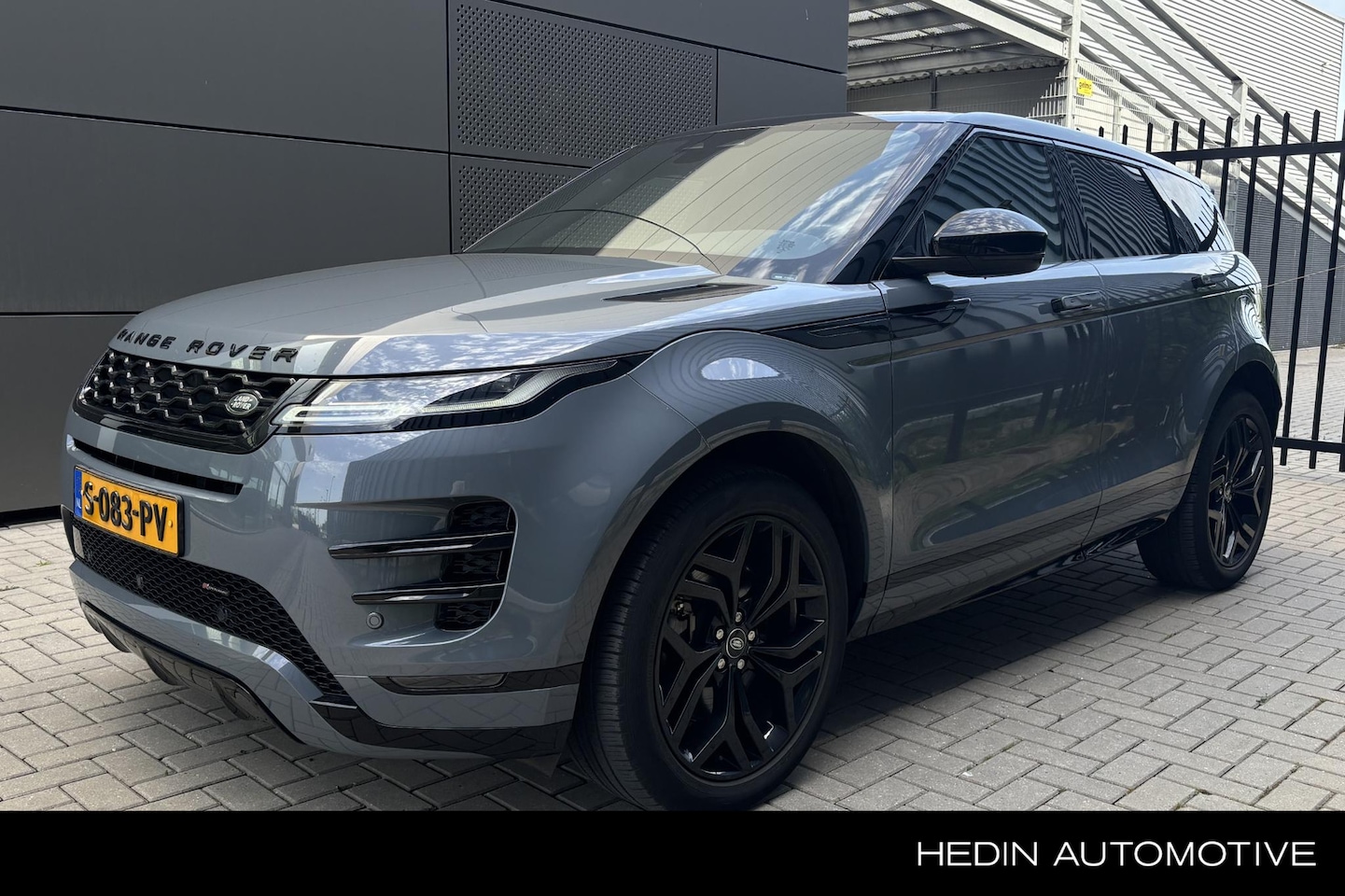 Land Rover Range Rover Evoque - P300e R-Dynamic SE l Black Pack l Schuifdak l 20" Gloss Black l 24 mnd Approved - AutoWereld.nl
