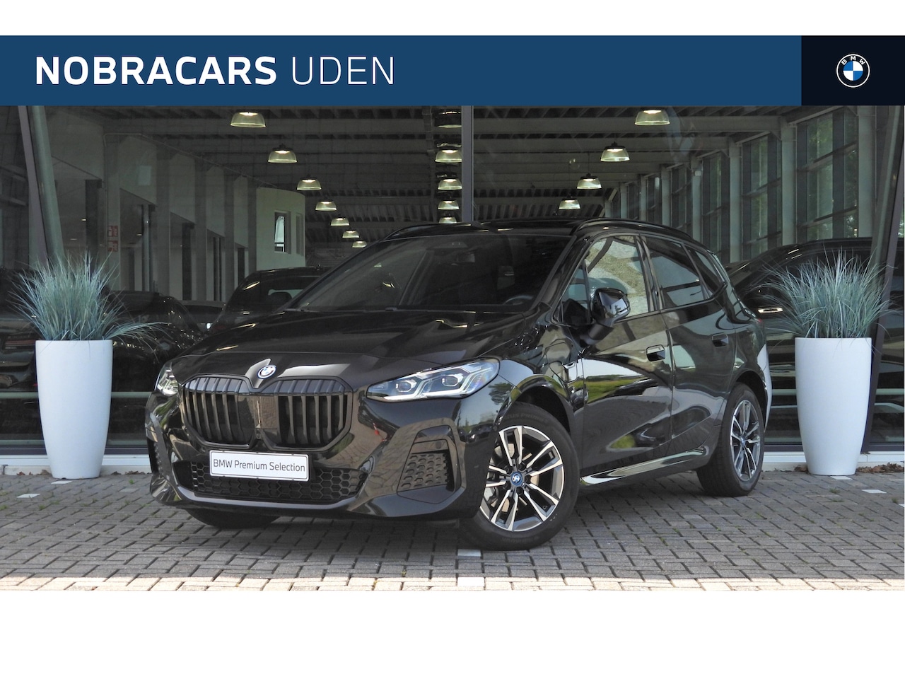 BMW 2-serie Active Tourer - 225e xDrive M Sport Automaat / Trekhaak / Panoramadak / Sportstoelen / Comfort Access / He - AutoWereld.nl