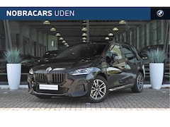 BMW 2-serie Active Tourer - 225e xDrive M Sport Automaat / Trekhaak / Panoramadak / Sportstoelen / Comfort Access / He