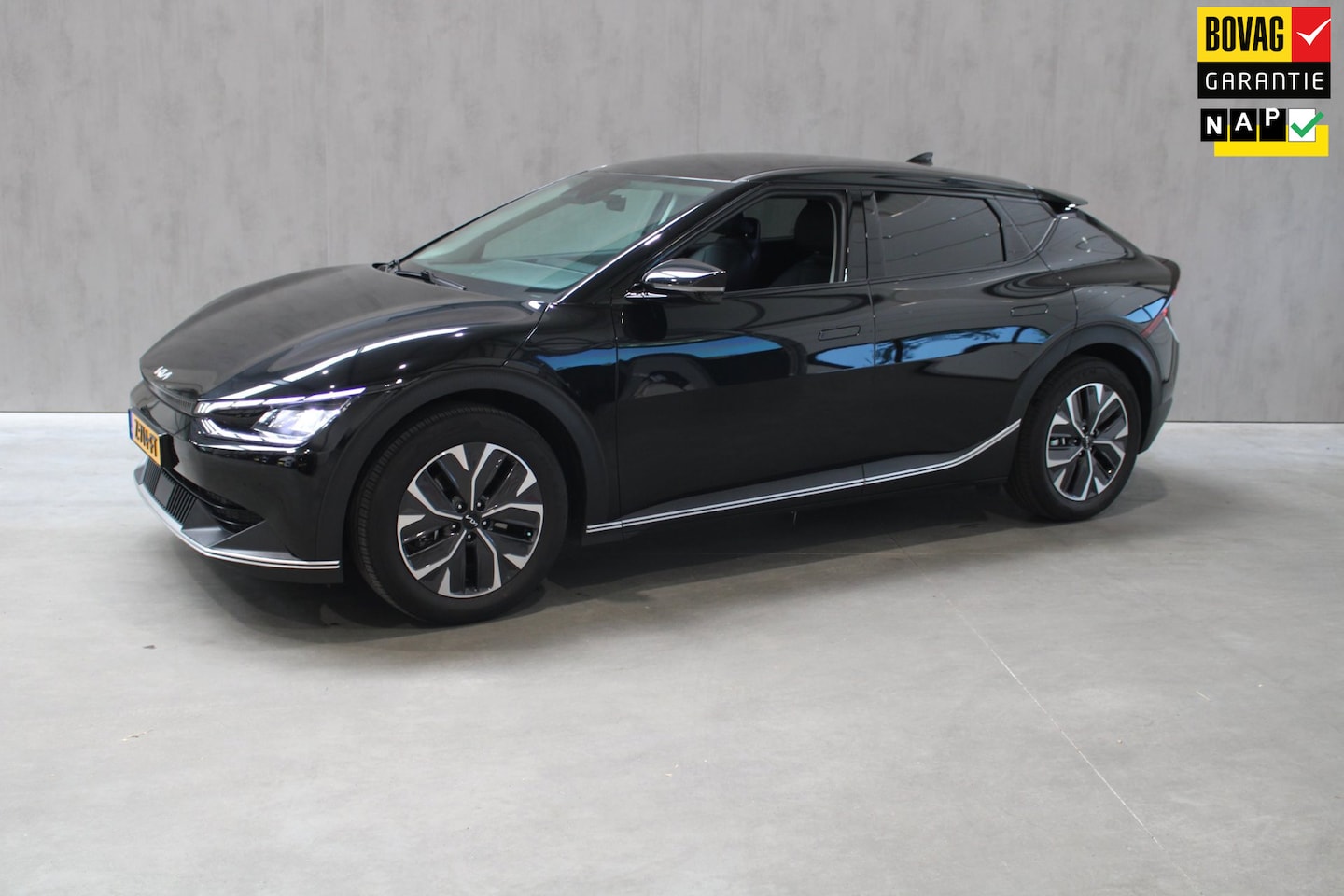 Kia EV6 - Light Edition 58 kWh |100% SOH|Camera|Carplay|Trekhaak|Dealer onderhouden - AutoWereld.nl