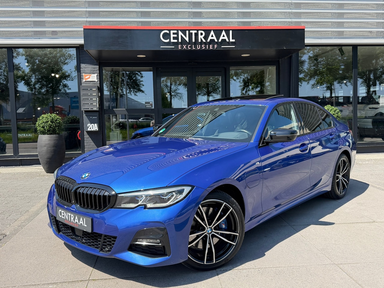 BMW 3-serie - 330e High Exe M-Sport Schuifdak|Harman&Kardon|keyless|Carplay - AutoWereld.nl