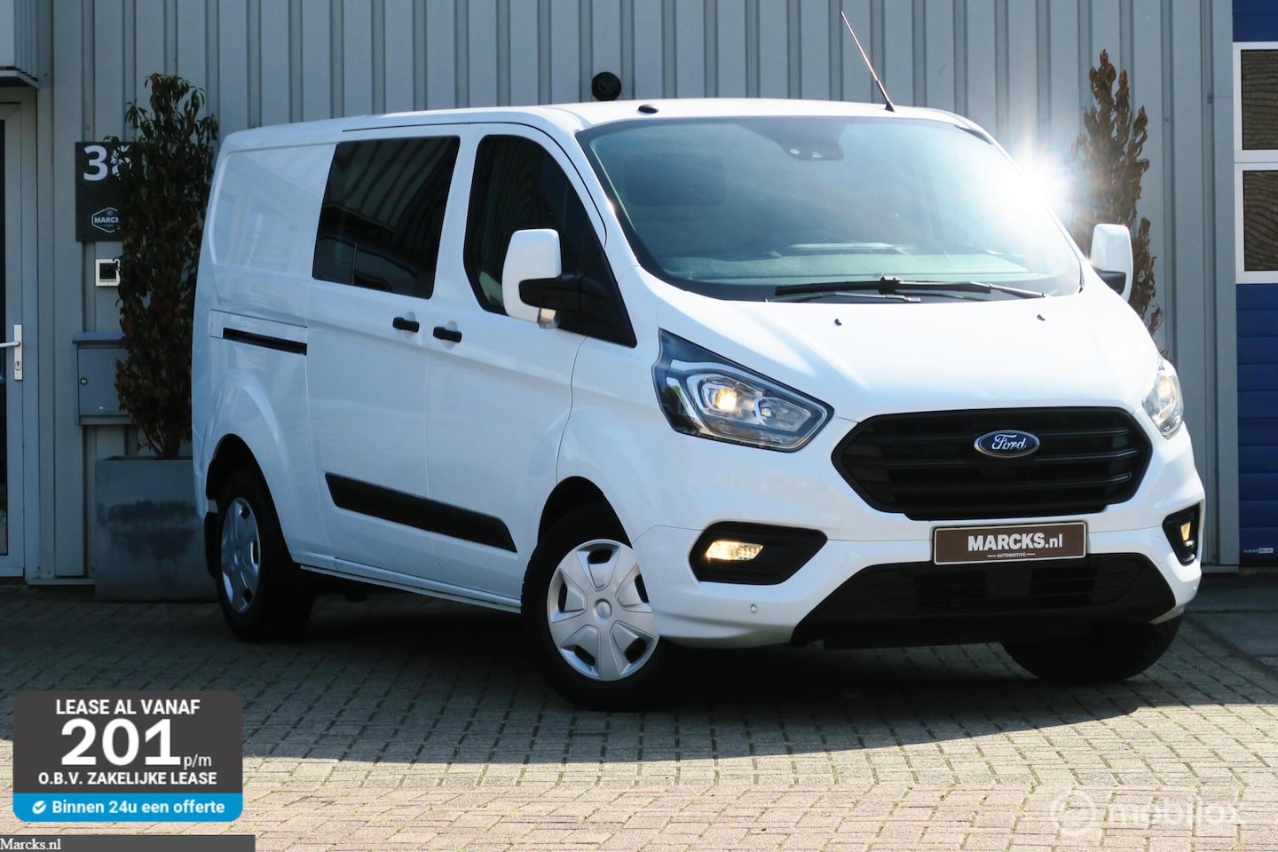 Ford Transit Custom - 340 2.0 TDCI L2H1 Limited Automaat EURO6 - AutoWereld.nl