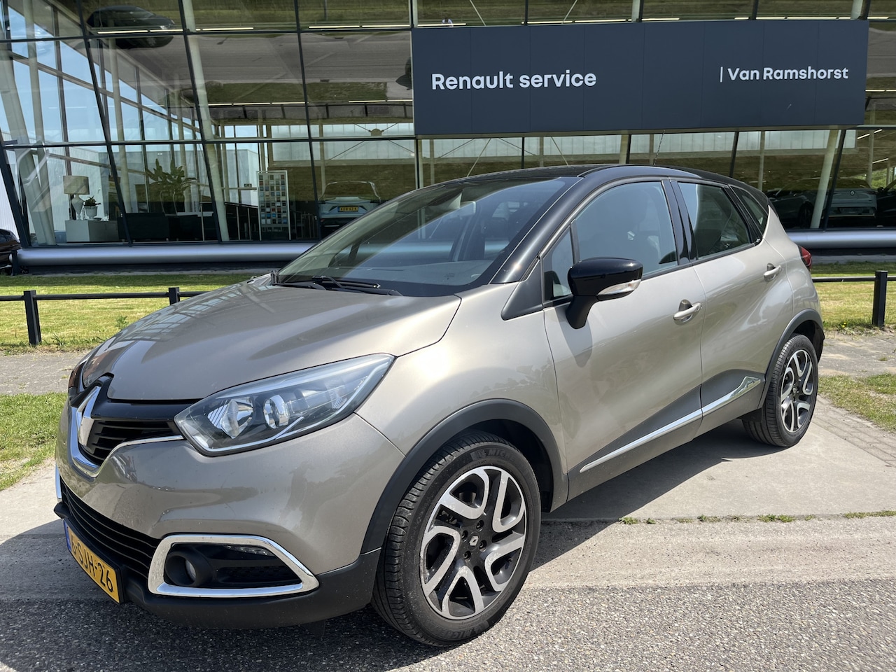Renault Captur - 1.2 TCe Dynamique 120PK / Automaat / Climate / Navigatie / Keyless / Cruise / LMV / - AutoWereld.nl