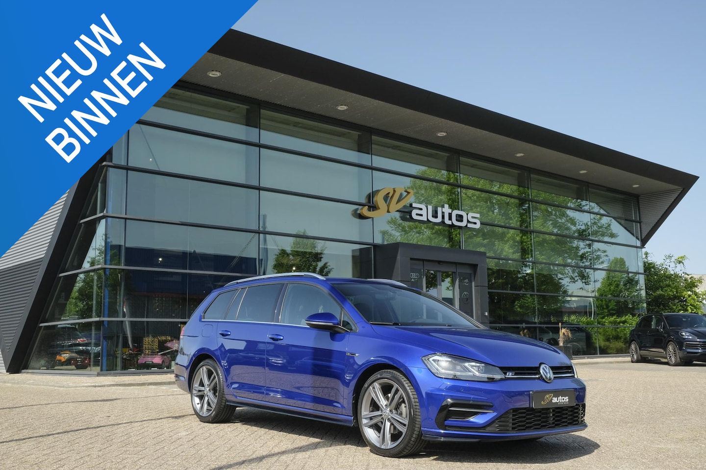 Volkswagen Golf Variant - 1.5 TSI DSG 150pk R-Line Lapis blue Camera Navi Discover Pro LED koplampen - AutoWereld.nl