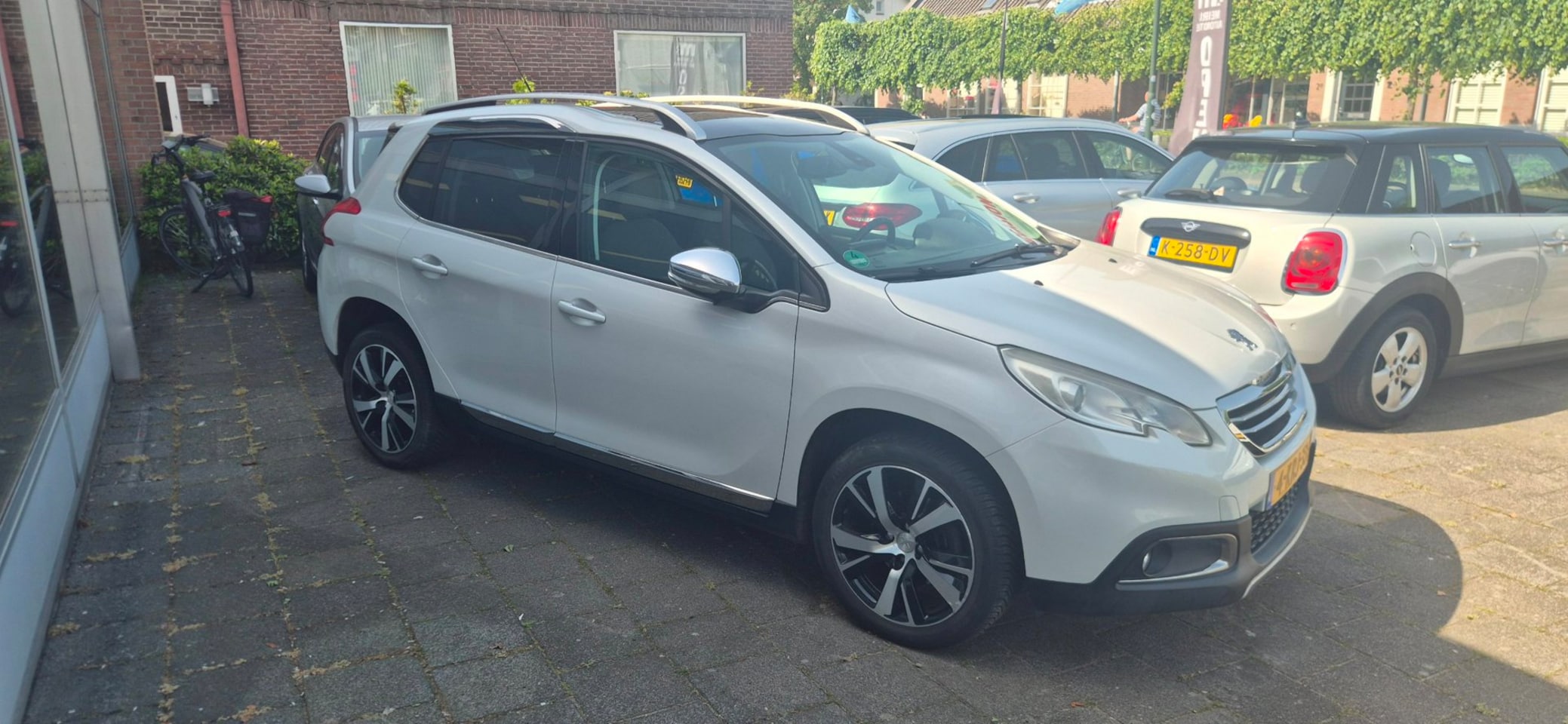 Peugeot 2008 - 1.6 VTi Féline Pano | Parkeersens. | Cruisecontrol - AutoWereld.nl