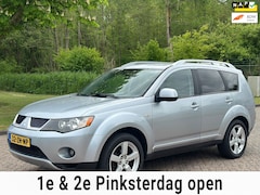 Mitsubishi Outlander - 2.4 Intense+/7PERS/AUTOMAAT/AIRCO/CRUISE/NAVI/PARKEERSENS ACHTER/TREKHAAK