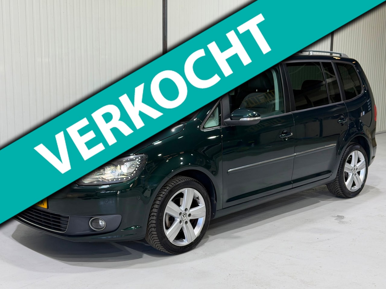 Volkswagen Touran - 1.4 TSI Highline 7p. PANO - TREKHAAK - LED - NWE APK - LM VELGEN! - AutoWereld.nl