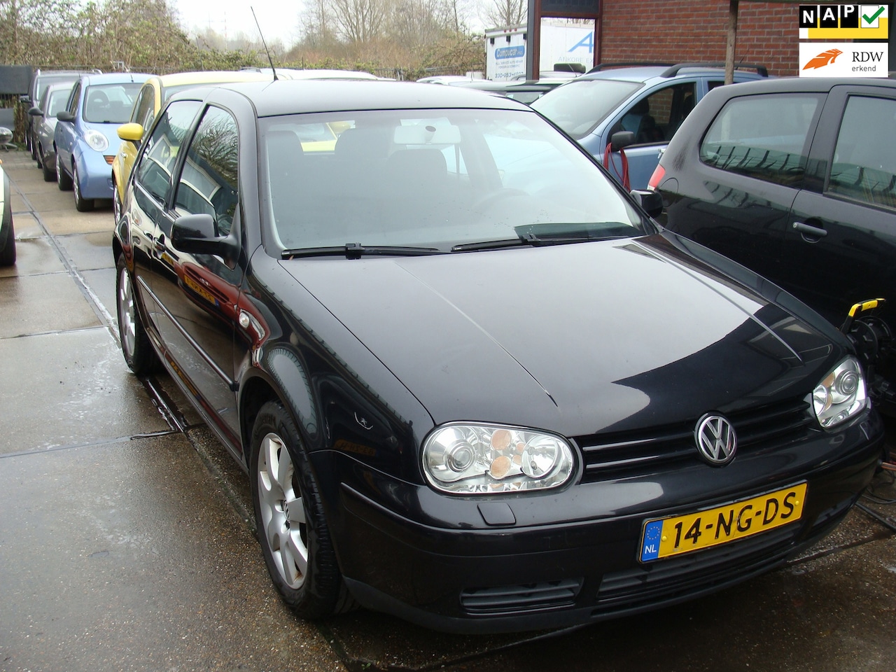 Volkswagen Golf - 1.6-16V Sportline airco elek pak nap apk - AutoWereld.nl