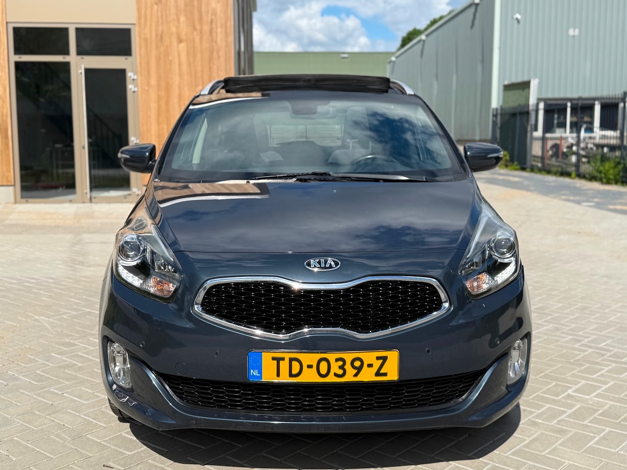Kia Carens - 1.7 CRDi 7P DynamicLine (bj 2016) EURO6/PANO/NAVI/CAM - AutoWereld.nl