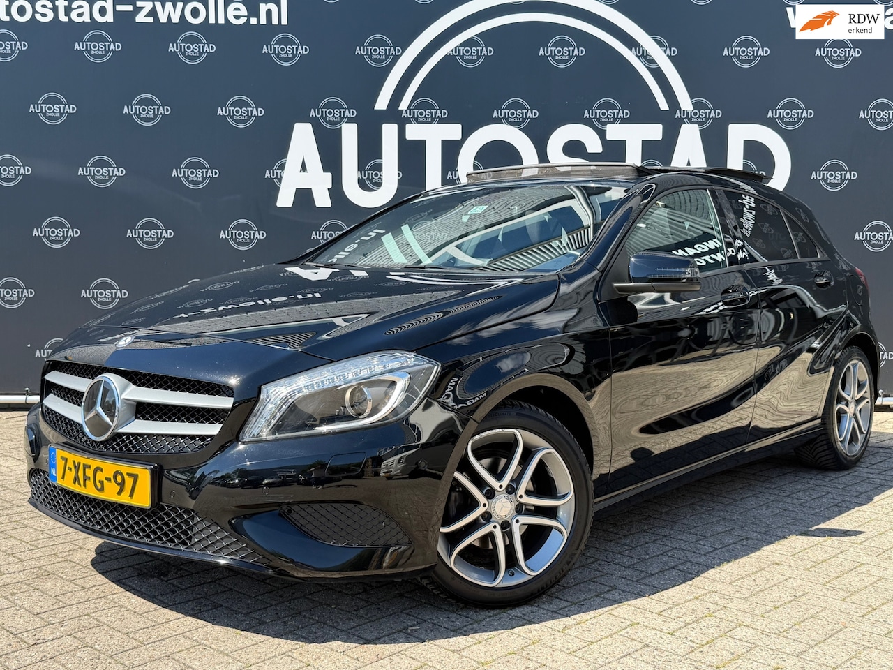 Mercedes-Benz A-klasse - 180 CDI Ambition Automaat / NL-Auto / 2e Eigenaar / NAP / Pano / Navi - AutoWereld.nl