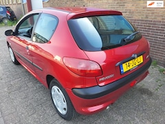 Peugeot 206 - 1.4 XR APK 15-9-26 550,