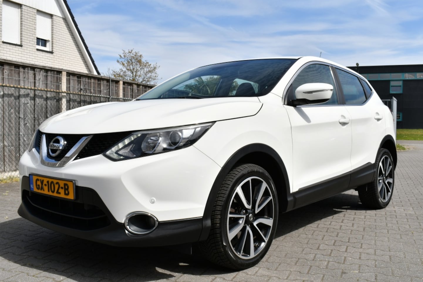 Nissan Qashqai - 1.2 2015 Orig NL Clima | Carplay | 19" - AutoWereld.nl