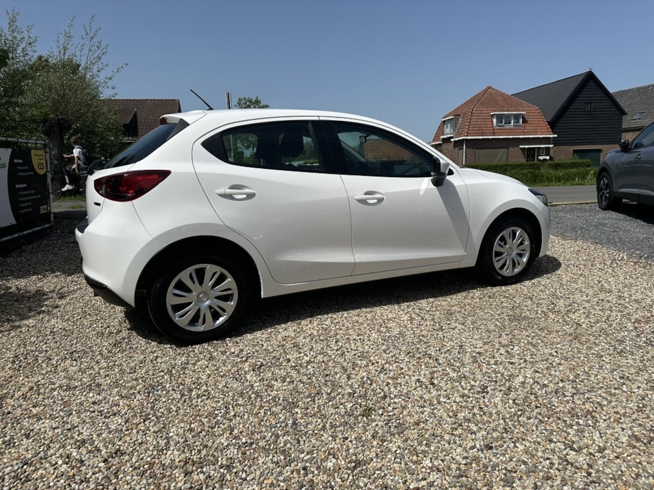 Mazda 2 - 1.5 Skyactiv-G Base Carplay/Bluetooth