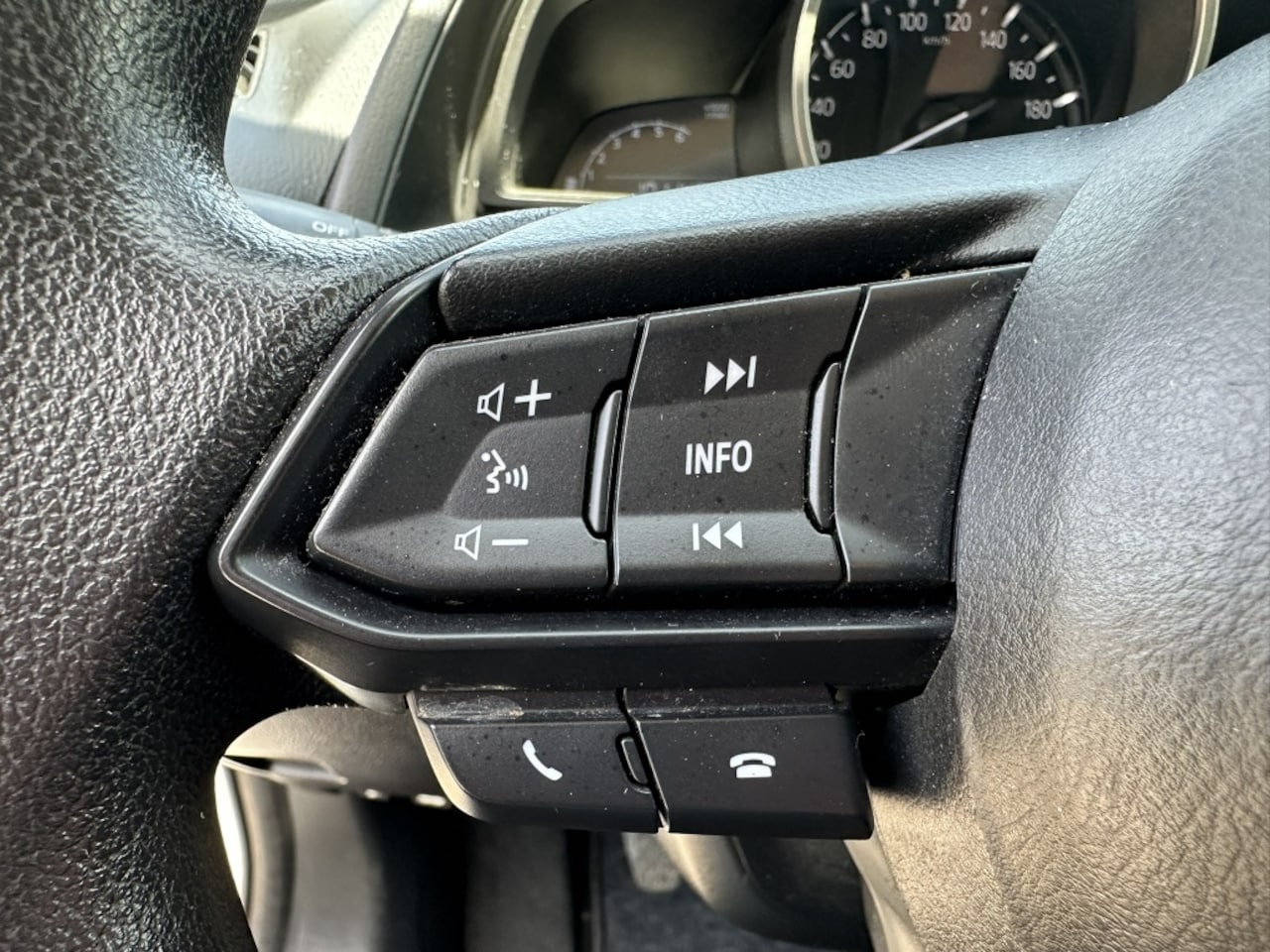 Mazda 2 - 1.5 Skyactiv-G Base Carplay/Bluetooth