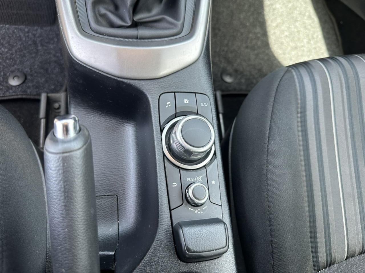 Mazda 2 - 1.5 Skyactiv-G Base Carplay/Bluetooth