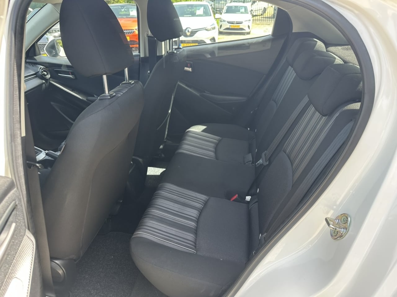Mazda 2 - 1.5 Skyactiv-G Base Carplay/Bluetooth